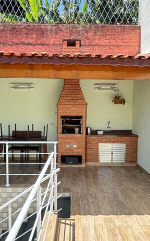 Casa à venda com 200m², 3 quartos e 3 vagas Casa à venda com 200m², 3 quartos e 3 vagasChurrasqueira
