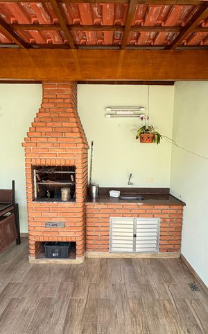 Casa à venda com 200m², 3 quartos e 3 vagas Casa à venda com 200m², 3 quartos e 3 vagasChurrasqueira