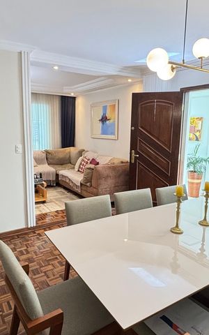 Casa à venda com 200m², 3 quartos e 3 vagas Casa à venda com 200m², 3 quartos e 3 vagasSala de Jantar