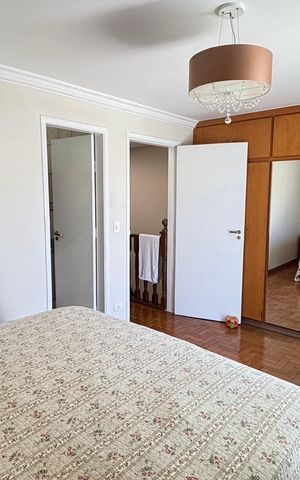 Casa à venda com 200m², 3 quartos e 3 vagas Casa à venda com 200m², 3 quartos e 3 vagasSuite