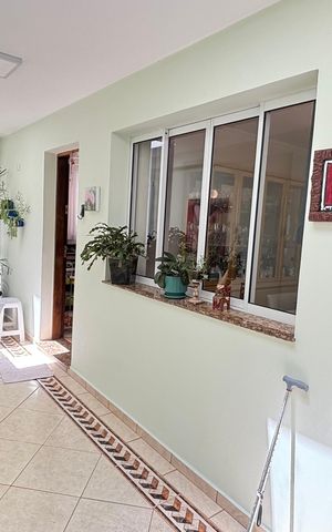 Casa à venda com 200m², 3 quartos e 3 vagas Casa à venda com 200m², 3 quartos e 3 vagasQuintal