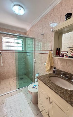Casa à venda com 200m², 3 quartos e 3 vagas Casa à venda com 200m², 3 quartos e 3 vagasBanheiro
