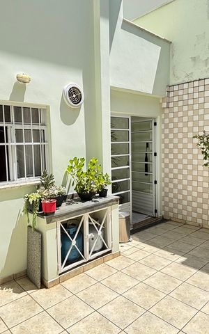 Casa à venda com 200m², 3 quartos e 3 vagas Casa à venda com 200m², 3 quartos e 3 vagasQuintal