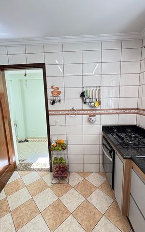 Casa à venda com 200m², 3 quartos e 3 vagas Casa à venda com 200m², 3 quartos e 3 vagasCozinha