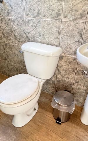 Casa à venda com 200m², 3 quartos e 3 vagas Casa à venda com 200m², 3 quartos e 3 vagasChurrasqueira - Banheiro