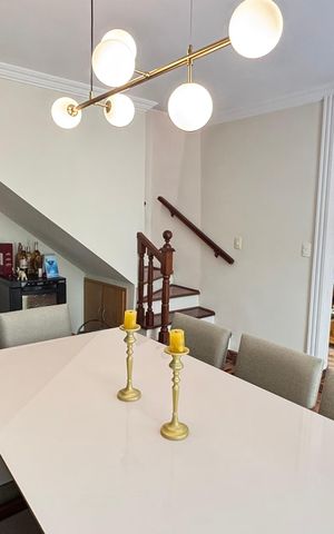 Casa à venda com 200m², 3 quartos e 3 vagas Casa à venda com 200m², 3 quartos e 3 vagasSala de Jantar