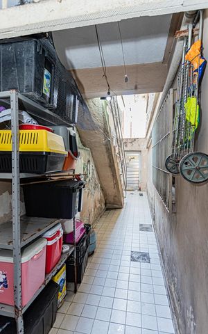 Casa à venda com 160m², 3 quartos e 2 vagas Casa à venda com 160m², 3 quartos e 2 vagasCorredor