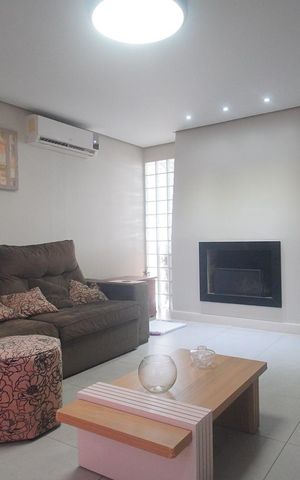 Casa à venda com 212m², 4 quartos e 1 vaga Casa à venda com 212m², 4 quartos e 1 vagaSala