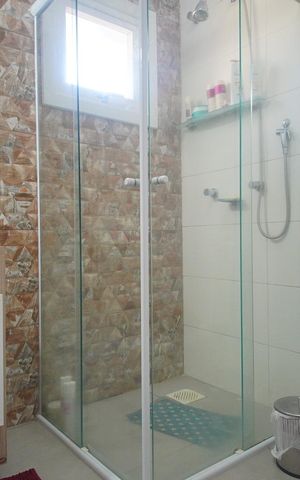 Casa à venda com 212m², 4 quartos e 1 vaga Casa à venda com 212m², 4 quartos e 1 vagaBanheiro da Suíte