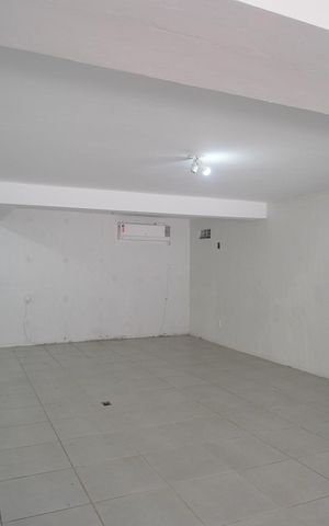 Casa à venda com 212m², 4 quartos e 1 vaga Casa à venda com 212m², 4 quartos e 1 vagaGaragem
