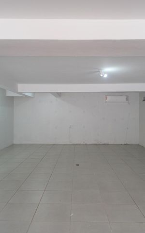 Casa à venda com 212m², 4 quartos e 1 vaga Casa à venda com 212m², 4 quartos e 1 vagaGaragem