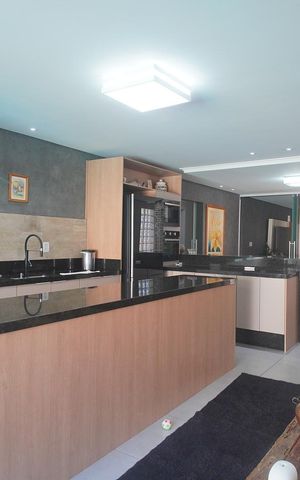 Casa à venda com 212m², 4 quartos e 1 vaga Casa à venda com 212m², 4 quartos e 1 vagaCozinha