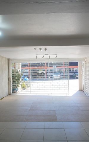 Casa à venda com 212m², 4 quartos e 1 vaga Casa à venda com 212m², 4 quartos e 1 vagaGaragem
