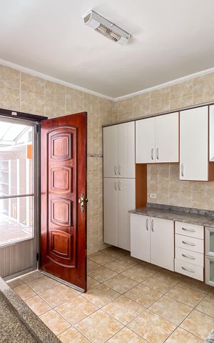 Casa para alugar com 115m², 3 quartos e 2 vagas Casa para alugar com 115m², 3 quartos e 2 vagasCozinha
