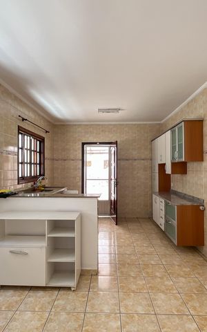 Casa para alugar com 115m², 3 quartos e 2 vagas Casa para alugar com 115m², 3 quartos e 2 vagasCozinha