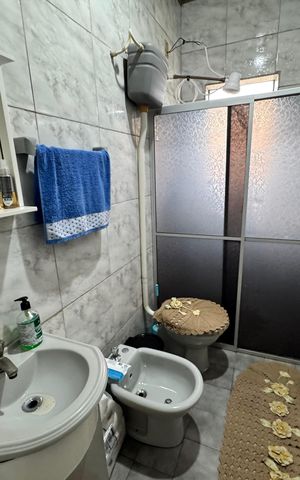 Casa à venda com 240m², 3 quartos e 1 vaga Casa à venda com 240m², 3 quartos e 1 vagaBanheiro 2