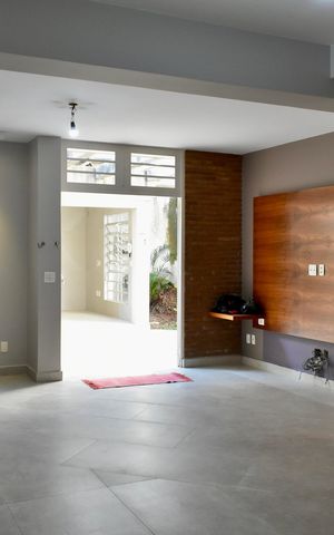 Casa à venda com 190m², 3 quartos e 3 vagas Casa à venda com 190m², 3 quartos e 3 vagasSala