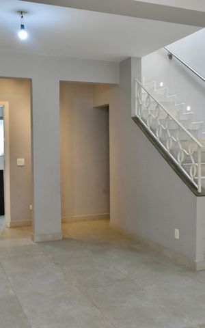 Casa à venda com 190m², 3 quartos e 3 vagas Casa à venda com 190m², 3 quartos e 3 vagasSala