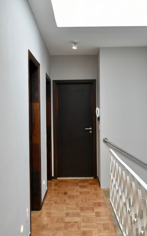 Casa à venda com 190m², 3 quartos e 3 vagas Casa à venda com 190m², 3 quartos e 3 vagasCorredor