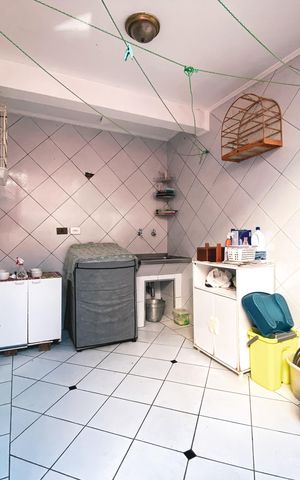 Casa à venda com 180m², 4 quartos e 2 vagas Casa à venda com 180m², 4 quartos e 2 vagasÁrea de Serviço