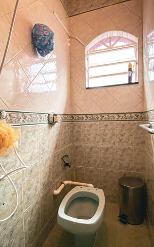 Casa à venda com 180m², 4 quartos e 2 vagas Casa à venda com 180m², 4 quartos e 2 vagasLavabo