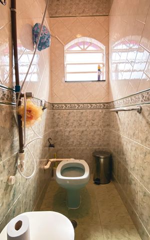 Casa à venda com 180m², 4 quartos e 2 vagas Casa à venda com 180m², 4 quartos e 2 vagasLavabo