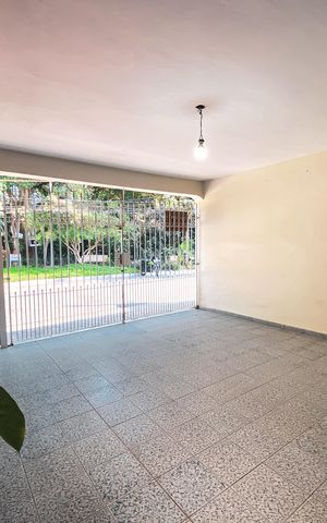 Casa à venda com 180m², 4 quartos e 2 vagas Casa à venda com 180m², 4 quartos e 2 vagasGaragem