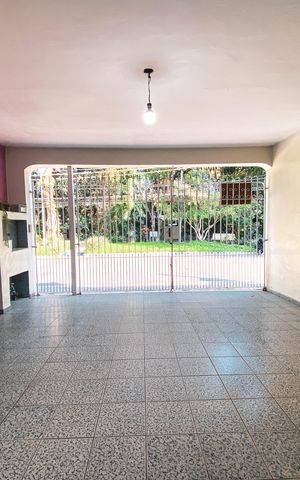 Casa à venda com 180m², 4 quartos e 2 vagas Casa à venda com 180m², 4 quartos e 2 vagasGaragem