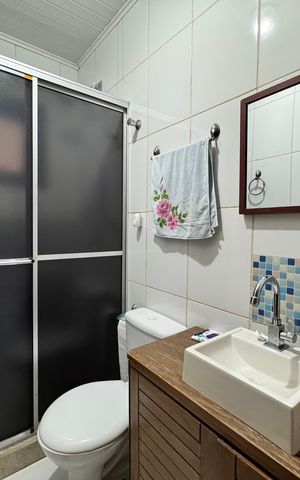 Casa à venda com 80m², 2 quartos e 1 vaga Casa à venda com 80m², 2 quartos e 1 vagaBanheiro