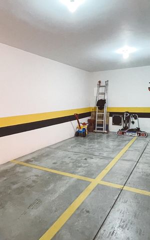 Casa de condomínio à venda com 200m², 3 quartos e 4 vagas Casa de condomínio à venda com 200m², 3 quartos e 4 vagasGaragem