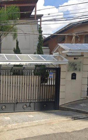Casa de condomínio à venda com 200m², 3 quartos e 4 vagas Casa de condomínio à venda com 200m², 3 quartos e 4 vagasFachada