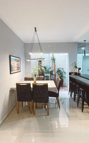 Casa de condomínio à venda com 200m², 3 quartos e 4 vagas Casa de condomínio à venda com 200m², 3 quartos e 4 vagasSala