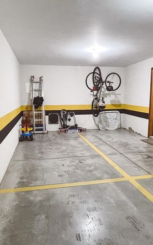 Casa de condomínio à venda com 200m², 3 quartos e 4 vagas Casa de condomínio à venda com 200m², 3 quartos e 4 vagasGaragem