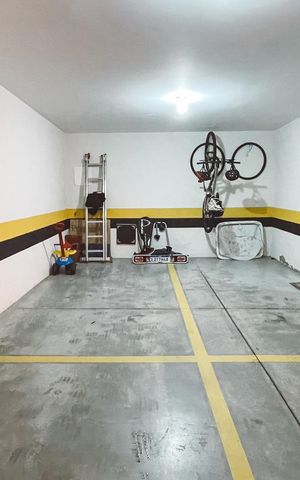 Casa de condomínio à venda com 200m², 3 quartos e 4 vagas Casa de condomínio à venda com 200m², 3 quartos e 4 vagasGaragem