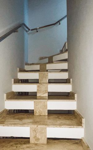Casa de condomínio à venda com 200m², 3 quartos e 4 vagas Casa de condomínio à venda com 200m², 3 quartos e 4 vagasEscada