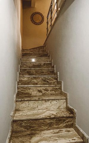 Casa de condomínio à venda com 200m², 3 quartos e 4 vagas Casa de condomínio à venda com 200m², 3 quartos e 4 vagasEscada
