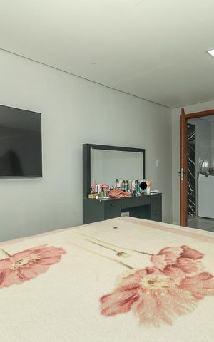 Casa à venda com 100m², 3 quartos e 3 vagas Casa à venda com 100m², 3 quartos e 3 vagasQuarto
