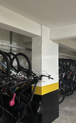Apartamento à venda com 83m², 3 quartos e 3 vagas Apartamento à venda com 83m², 3 quartos e 3 vagasÁrea comum - Bicicletário