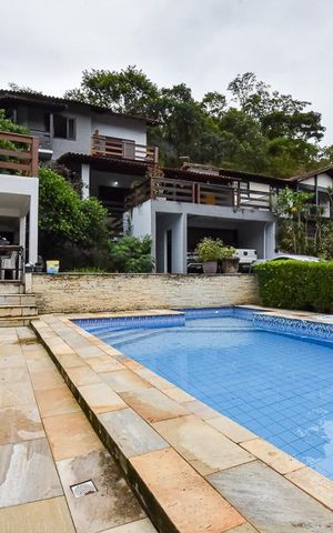 Casa à venda com 300m², 3 quartos e 8 vagas Casa à venda com 300m², 3 quartos e 8 vagasÁrea externa