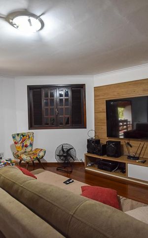 Casa à venda com 300m², 3 quartos e 8 vagas Casa à venda com 300m², 3 quartos e 8 vagasSala