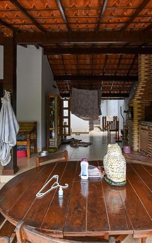 Casa à venda com 300m², 3 quartos e 8 vagas Casa à venda com 300m², 3 quartos e 8 vagasÁrea externa