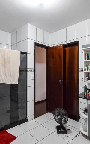 Casa à venda com 300m², 3 quartos e 8 vagas Casa à venda com 300m², 3 quartos e 8 vagasBanheiro da Suíte