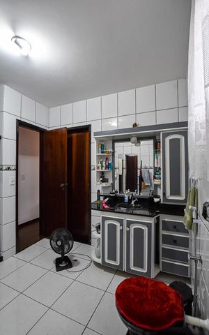 Casa à venda com 300m², 3 quartos e 8 vagas Casa à venda com 300m², 3 quartos e 8 vagasBanheiro da Quarto Suíte