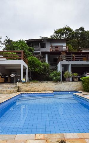 Casa à venda com 300m², 3 quartos e 8 vagas Casa à venda com 300m², 3 quartos e 8 vagasÁrea externa
