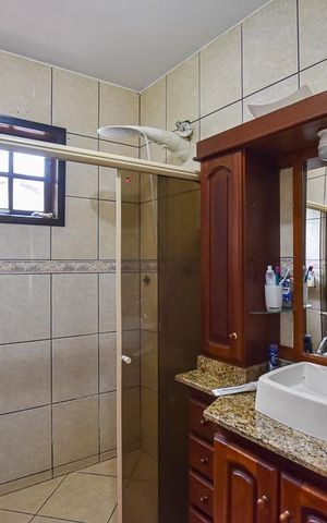 Casa à venda com 300m², 3 quartos e 8 vagas Casa à venda com 300m², 3 quartos e 8 vagasBanheiro Suíte 2