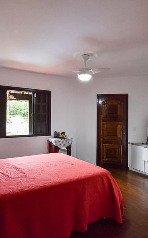Casa à venda com 300m², 3 quartos e 8 vagas Casa à venda com 300m², 3 quartos e 8 vagasQuarto Suíte