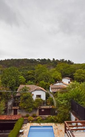 Casa à venda com 300m², 3 quartos e 8 vagas Casa à venda com 300m², 3 quartos e 8 vagasVista Suíte