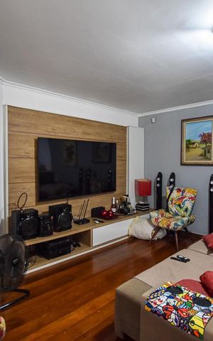 Casa à venda com 300m², 3 quartos e 8 vagas Casa à venda com 300m², 3 quartos e 8 vagasSala
