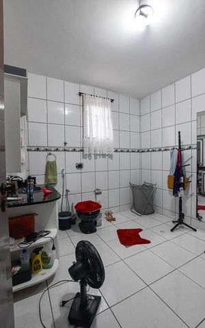 Casa à venda com 300m², 3 quartos e 8 vagas Casa à venda com 300m², 3 quartos e 8 vagasBanheiro da Quarto Suíte