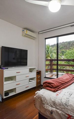Casa à venda com 300m², 3 quartos e 8 vagas Casa à venda com 300m², 3 quartos e 8 vagasSuíte 2
